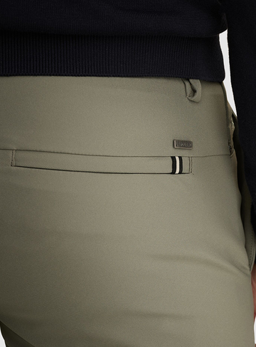 Vanguard Chino V12 2.0