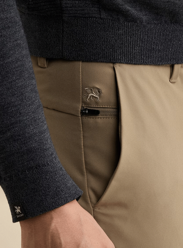 Vanguard Chino V12 2.0